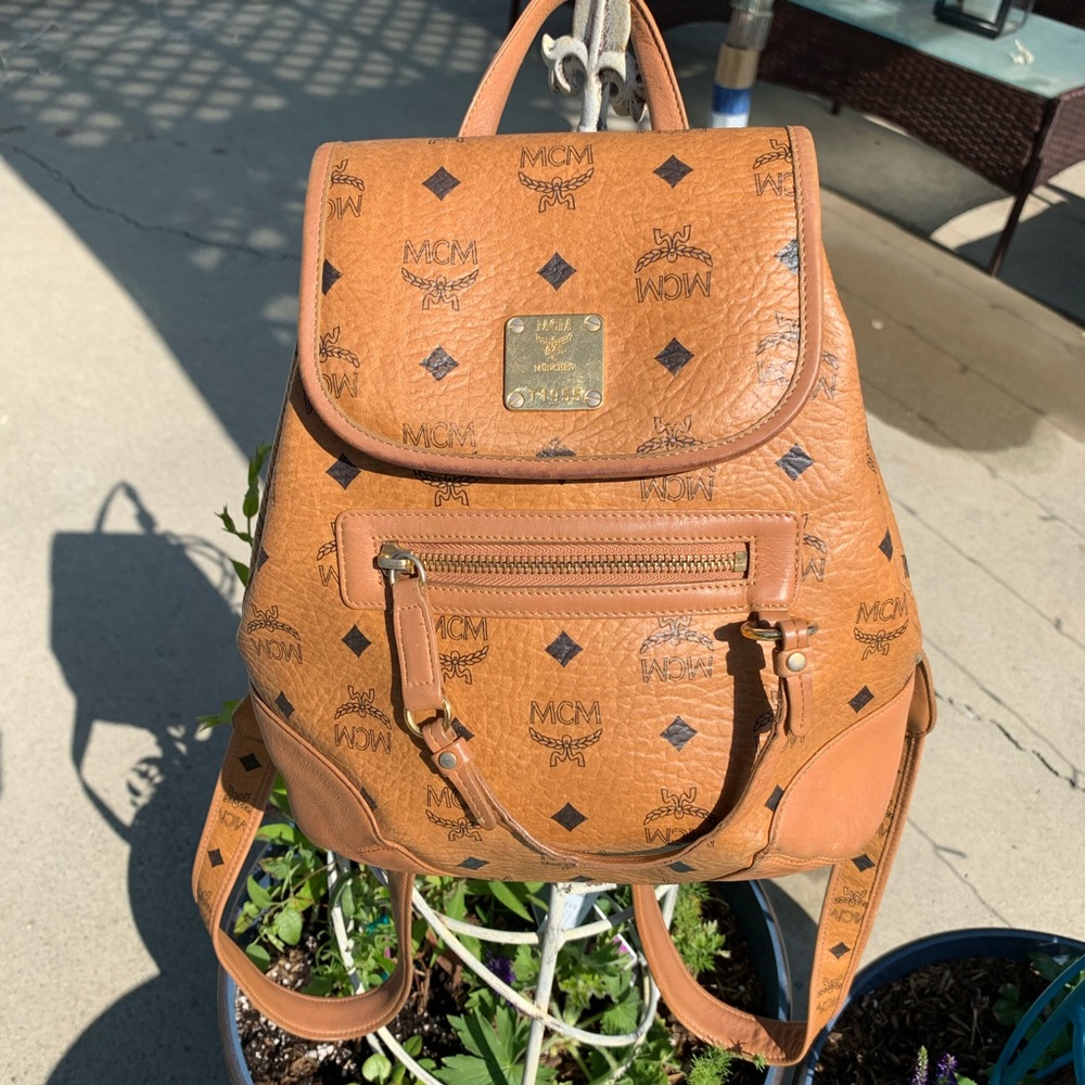 Small MCM leather backpack 🎒